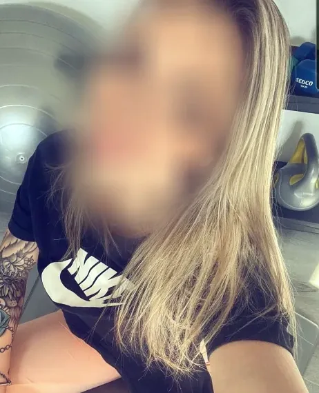 Manuela, 21