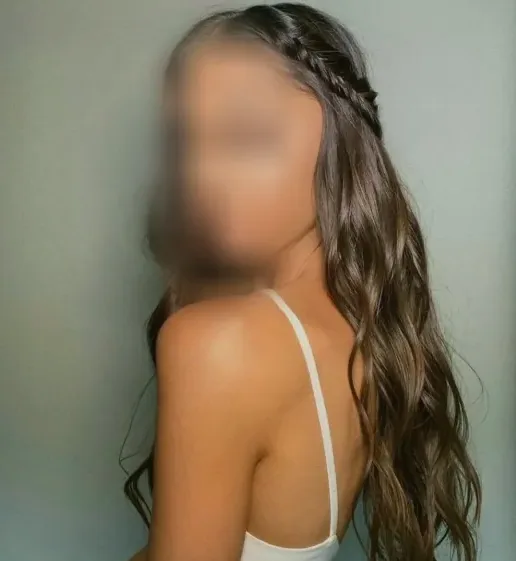 Mia, 29