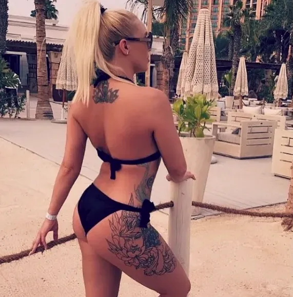 Nicole, 40