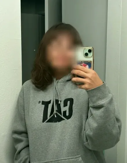 Simone, 24