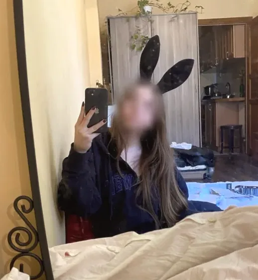 Viktoria, 19