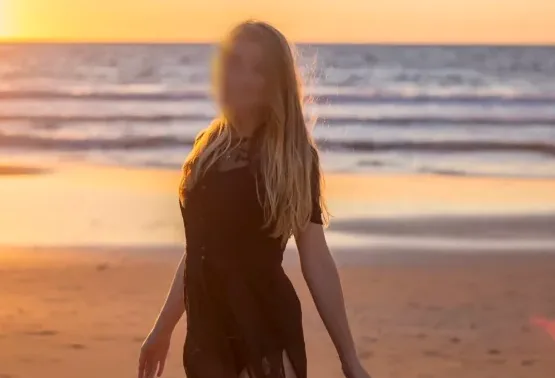 Viktoria, 32