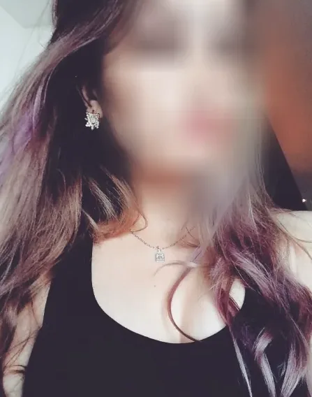 Zeynep, 32
